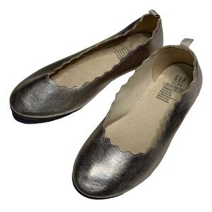 Gap girls 4 gold scallop edge flats